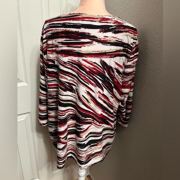 Abstract Textured Top - Picture 5 of 8